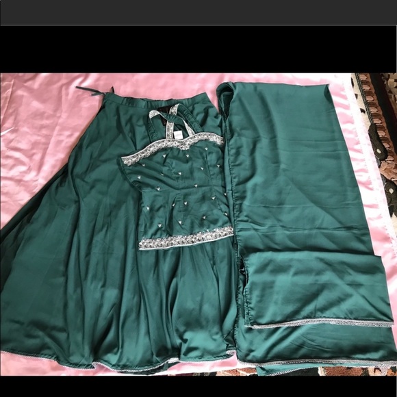 Sari palace 3 peaces skirt and top and scarf - Picture 1 of 8
